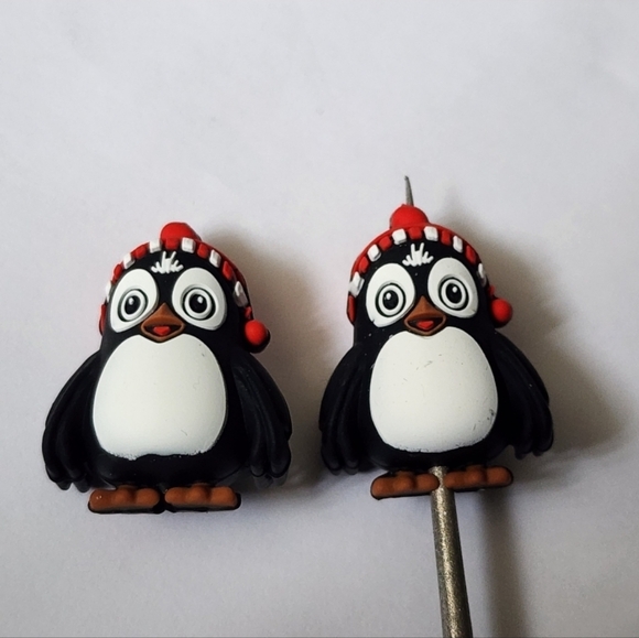 Penguin Focal Beads 2 Pc Beads Beaded Pen Halloween Badge Clip Toboggan Winter - Picture 1 of 2